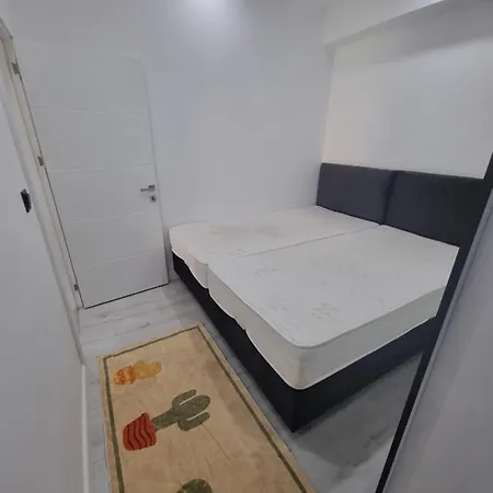 Aloha Airport Guest Apartament *