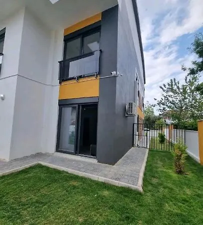 Aloha Airport Guest Apartament