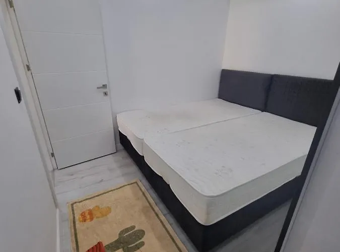 Aloha Airport Guest Appartement *