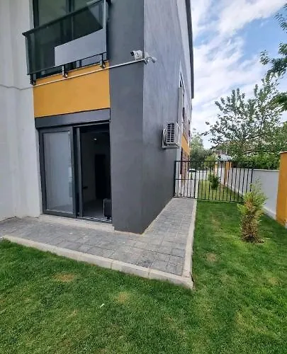 Apartmán Aloha Airport Guest *