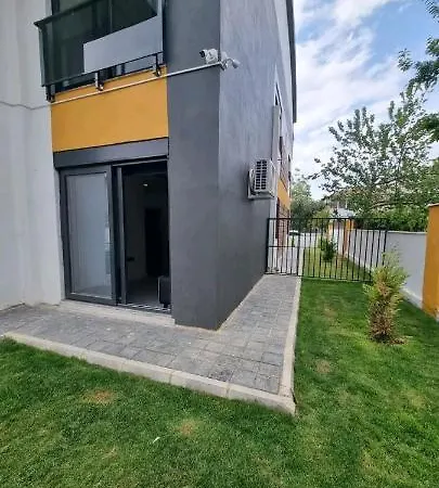 Apartment Aloha Airport Guest *